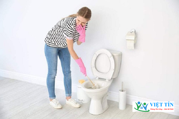 Dịch vụ hút bể phốt tại làng Chuông giá rẻ, có mặt nhanh chóng 5 Hút bể phốt định kỳ để tránh các mùi, khí hôi thối từ dưới bể trào ngược lên nhà