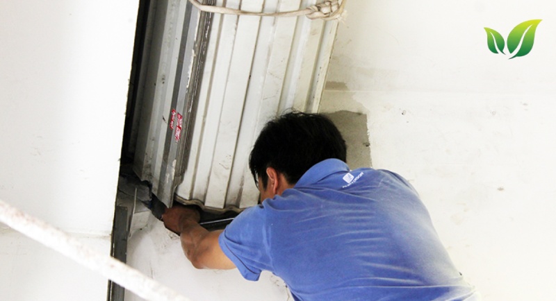 Hướng dẫn cách sửa cửa cuốn đơn giản ngay tại nhà 4 Cửa cuốn xuống hết mới lên được hay lên hết mới xuống được.