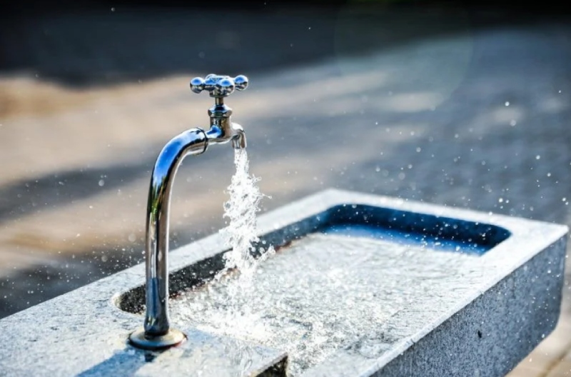 Cách sửa vòi nước rửa bát bị rò rỉ với 11 bước dễ dàng 6 Nước rò rỉ sẽ làm bạn tiêu tốn một lượng nước sạch không nhỏ.