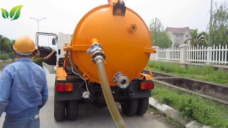 Dịch vụ hút bể phốt trọn gói giá rẻ tại phường Láng Hạ 11 Bể phốt bị tắc nghẽn là môi trường lý tưởng cho vi khuẩn và mầm bệnh phát triển.
